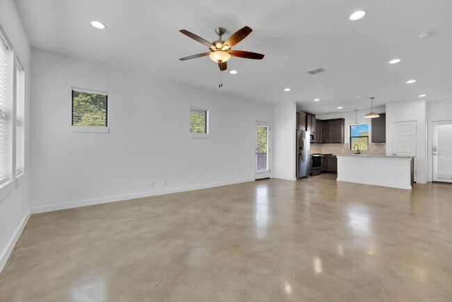 Building Photo - 1162 N Olive St