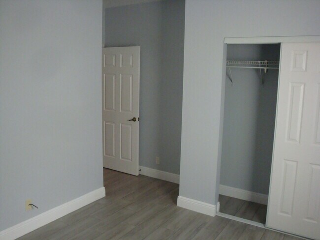 Building Photo - 317 Jennings Ave