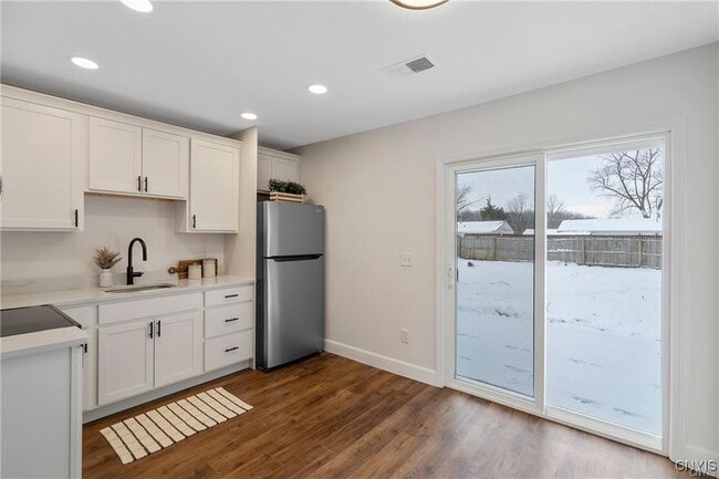 Building Photo - 7891 Areopagitica Ave