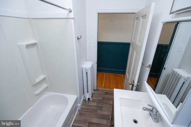 Building Photo - 932 N 5th St