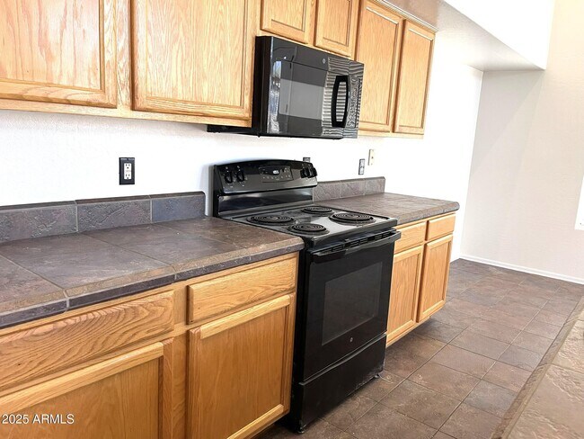 Building Photo - 2610 S Moccasin Trail