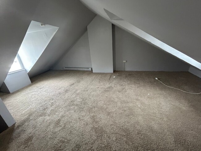 Building Photo - 3 Bedroom Home