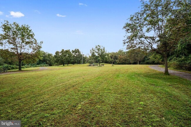 Building Photo - 200 N Pickett St