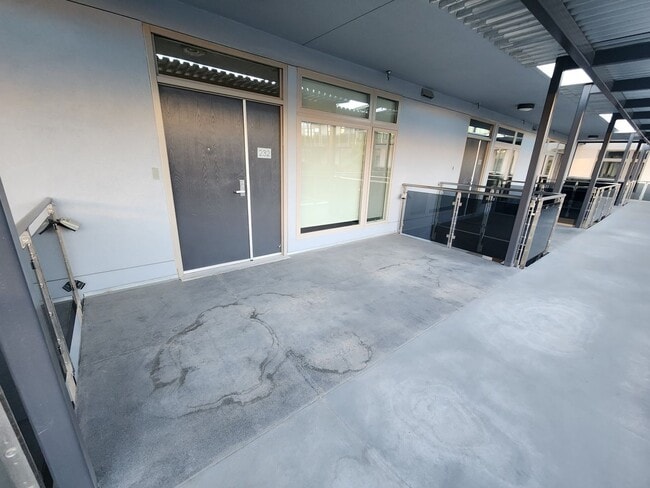 Building Photo - Exceptional Two Level 3 bedroom Condo in upscale Luxe Lofts