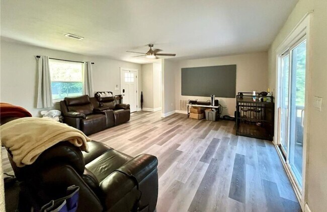 Building Photo - Charming 3BR House in Bunnell