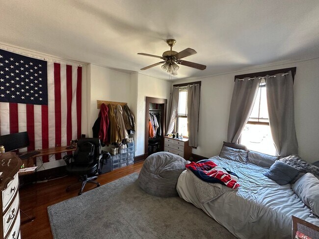 Building Photo - 6 Bedroom House Available Next to UC Campus