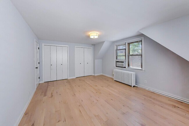 Building Photo - 4219 N Albany Ave