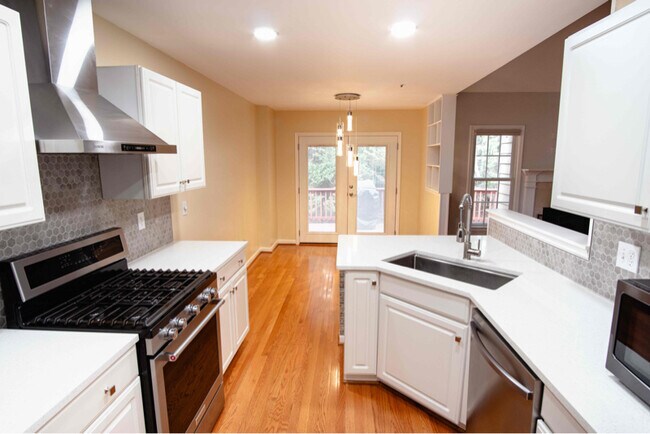Building Photo - 1465 Rosewood Creek Dr