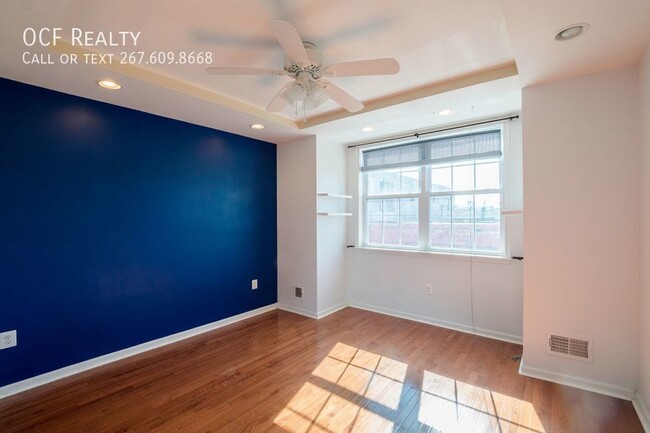 Building Photo - Gorgeous Port Richmond Home