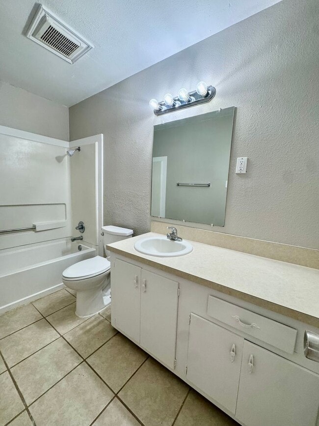 Building Photo - Unbelievable location! Available Today!