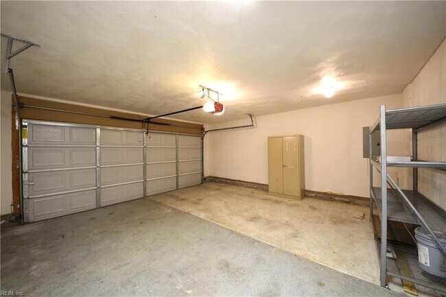 Building Photo - 1109 Lady Ashley Dr