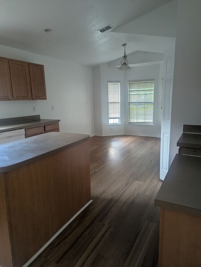 Building Photo - Completed renovated Home located in great location in Tavares