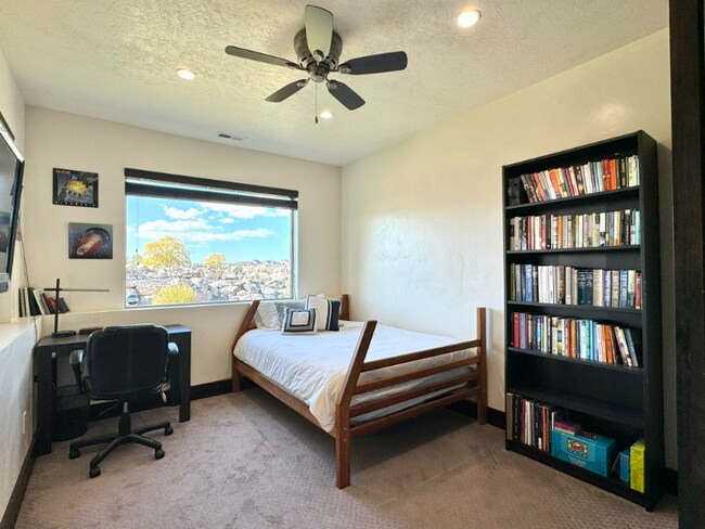 Building Photo - 658 S 1920 W