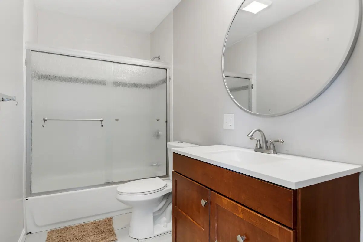 Bathroom - 17 Autumn St
