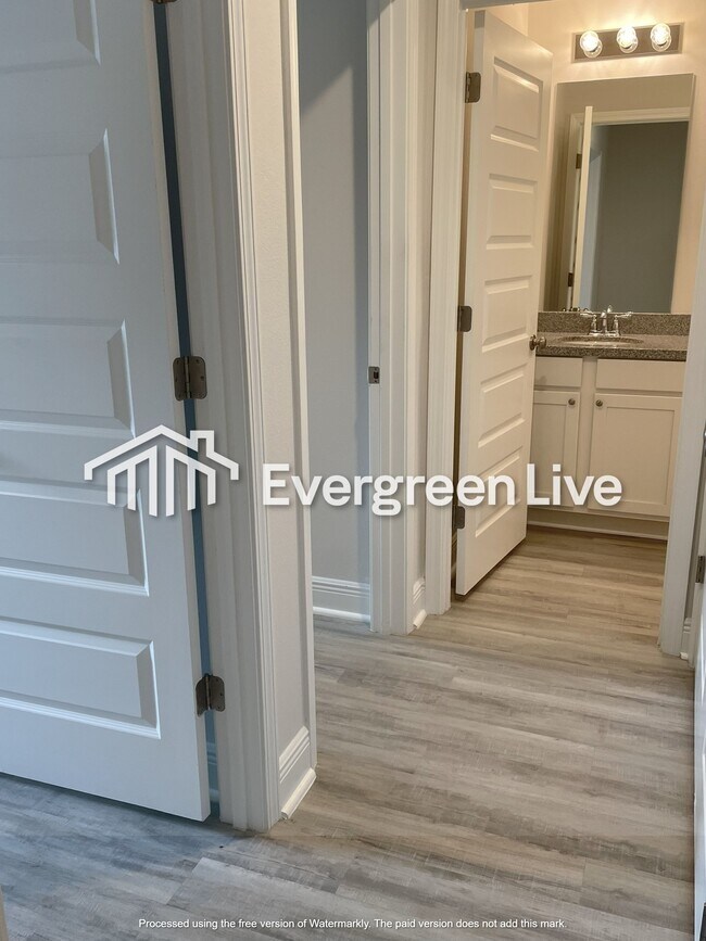 Building Photo - 9867 Fowler Ave