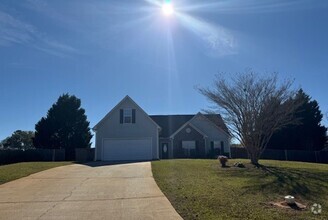 Building Photo - Charming 4 BR / 2 Bath Ranch in Cul-de-sac!