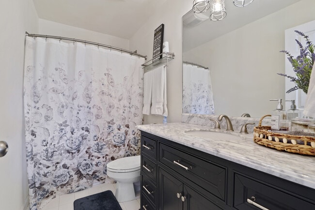 Building Photo - 20 E Darby Cir