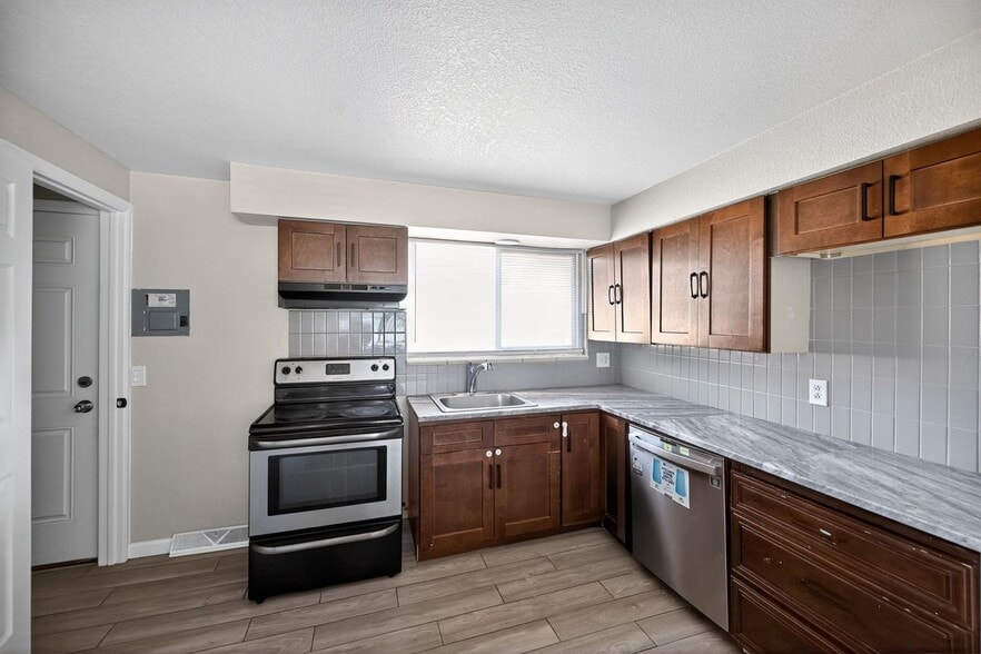 Building Photo - 1341 Xanadu St