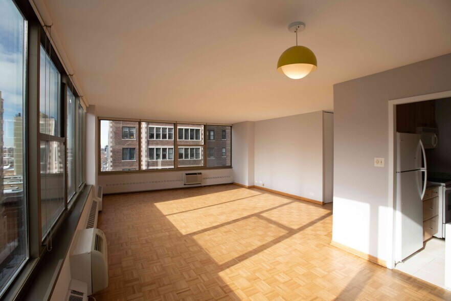 Building Photo - 360 W Wellington Ave