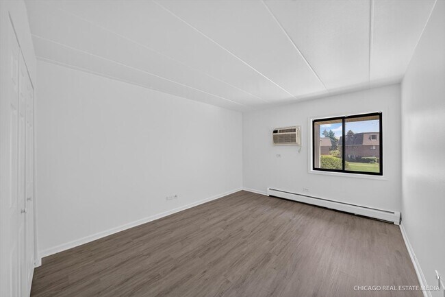 Building Photo - 138 E Bailey Rd