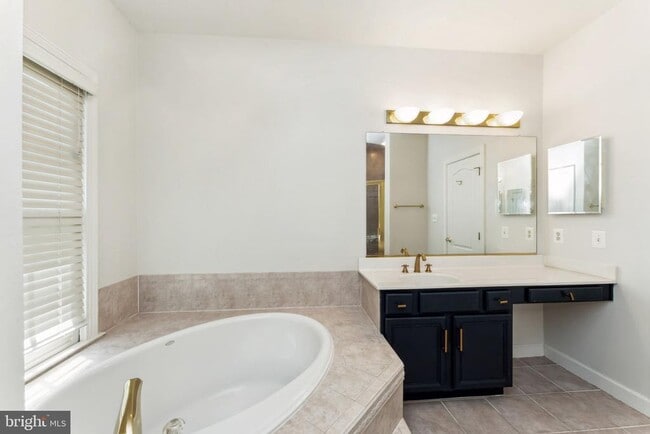 Building Photo - 7489 Carriage Hills Dr