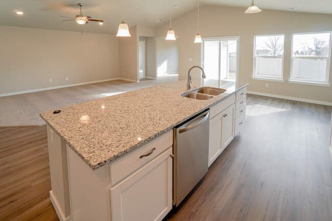 Building Photo - 2814 N Cherry Grove Way