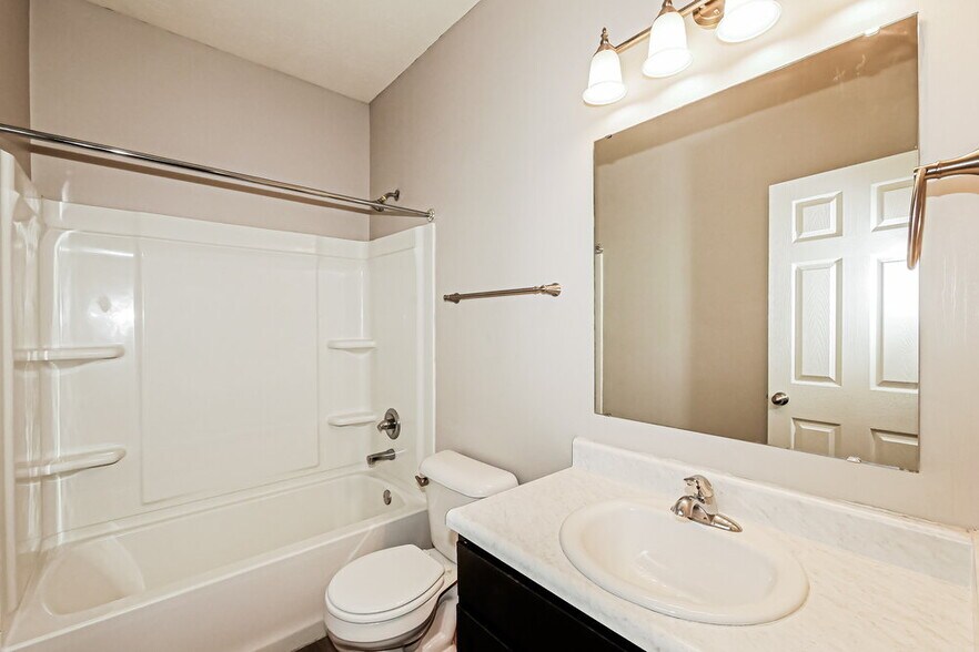 Building Photo - 2255 Silver Spoon Dr