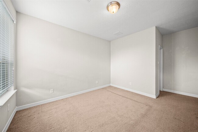 Building Photo - 2823 Maple Oak Ln