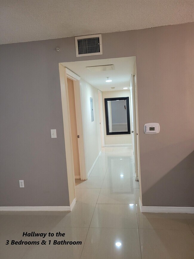 Building Photo - 1400 Crestwood Ct S