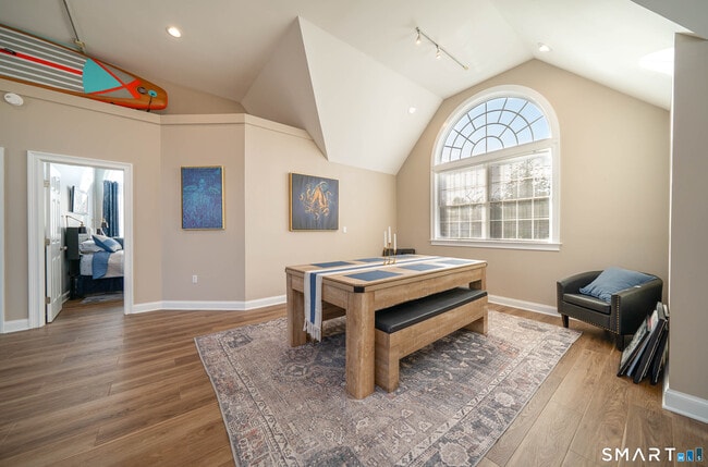 Building Photo - 50 York St