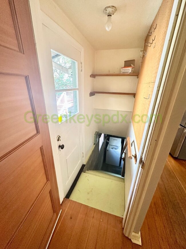 Building Photo - Cute 2-Bedroom Cottage by OHSU on the Hill...