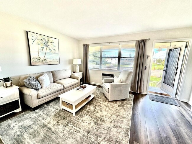 Building Photo - 47 Salisbury B