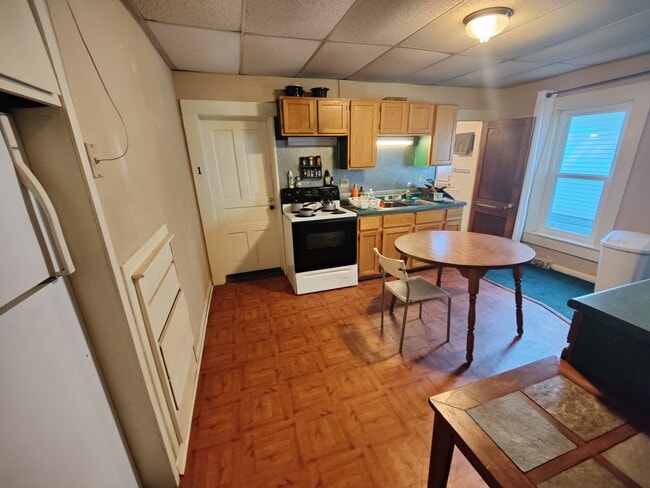 Kitchen - 1009 2nd Ave