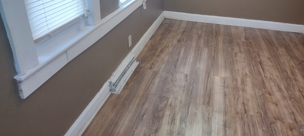 Building Photo - Room in House on Alma St