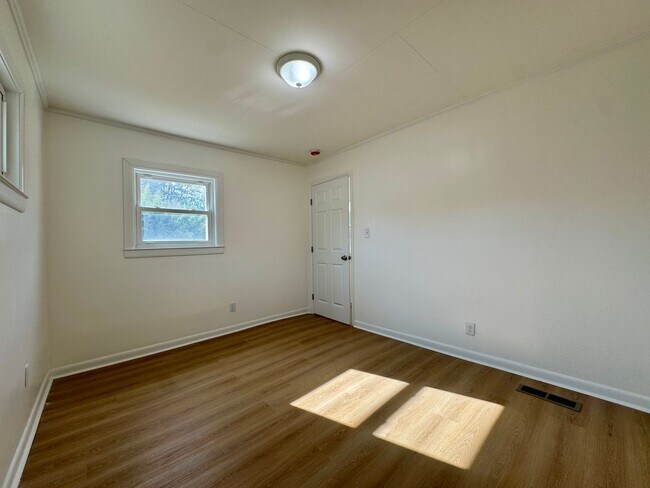 Building Photo - 32 Opal Rd