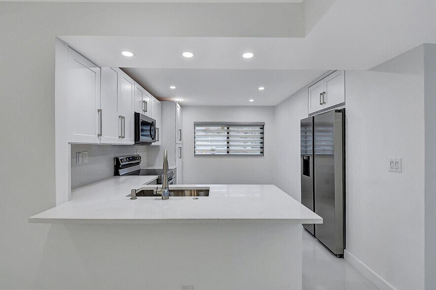 Building Photo - 15378 Lakes of Delray Blvd