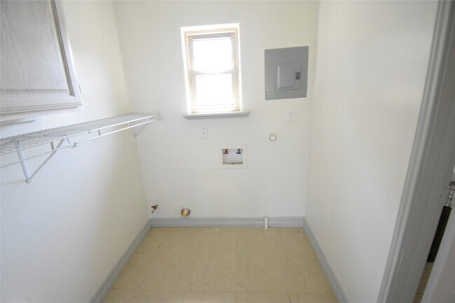 Building Photo - 104 Virginia St