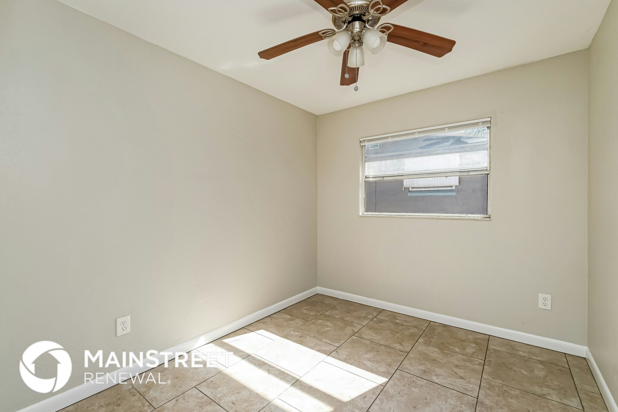 Building Photo - 1349 Parkwood St