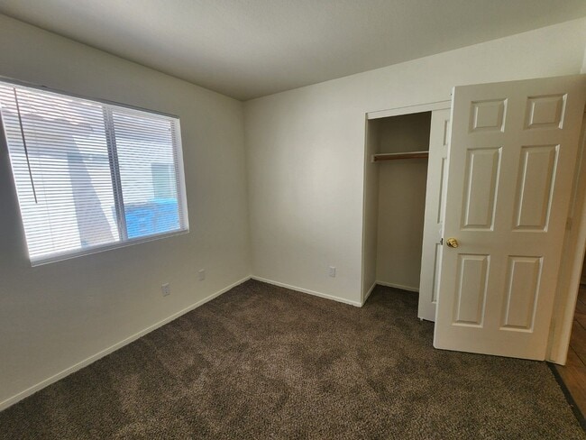 Building Photo - Lovely Single Story Home