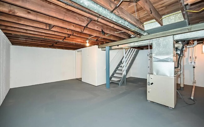 Building Photo - 240 Presley Dr