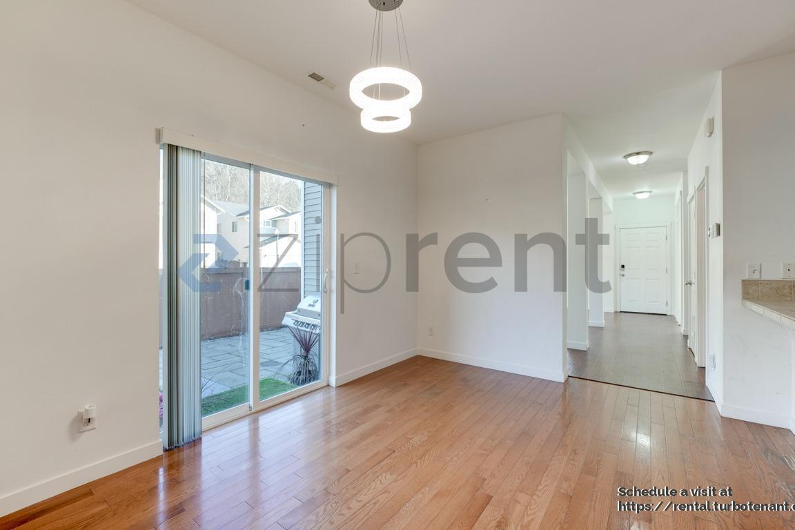 Building Photo - 1521 50th St NE