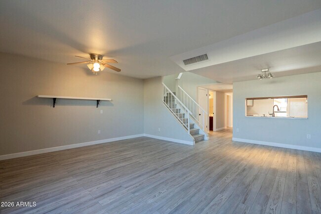 Building Photo - 815 E Grovers Ave