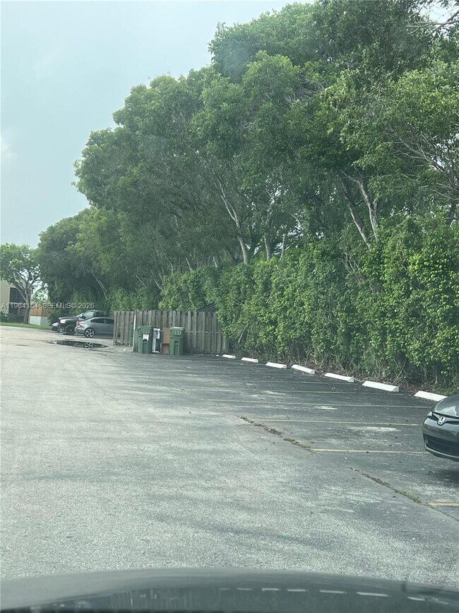 Building Photo - 805 N Franklin Ave