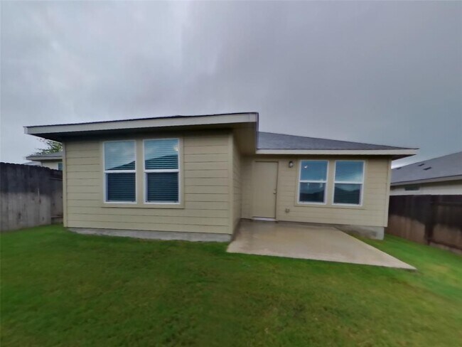 Building Photo - 5217 Saddle Clb Dr