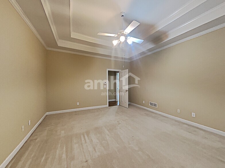 Building Photo - 4850 Duncans Lake Dr NE
