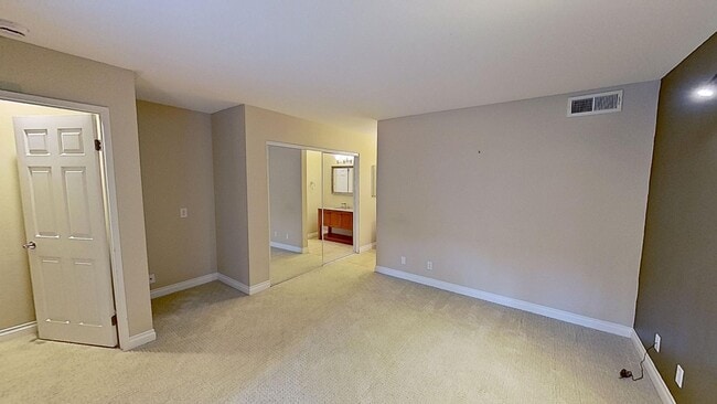 Building Photo - 2 bed/ 2 bath Condo in Goleta-Eucalyptus G...