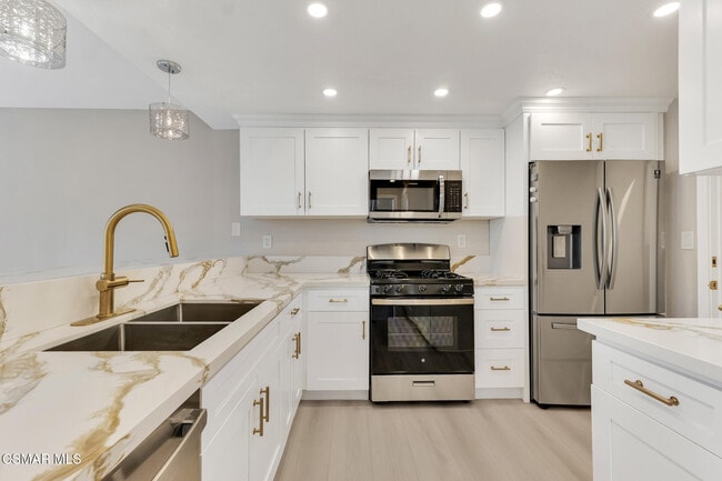 Building Photo - 24739 Vía Madera