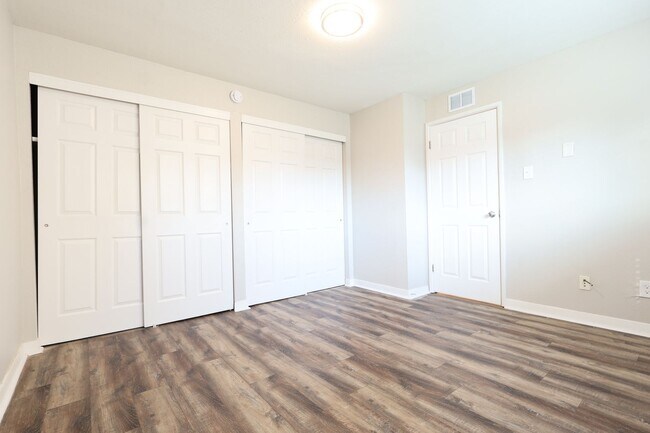 Building Photo - Beautiful 1 Bedroom w/ Off-Street Parking