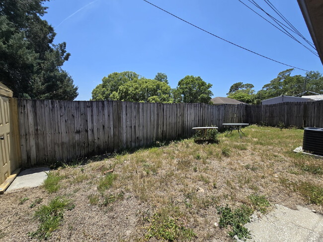 Building Photo - 2 bed, 2 bath duplex in New Port Richey