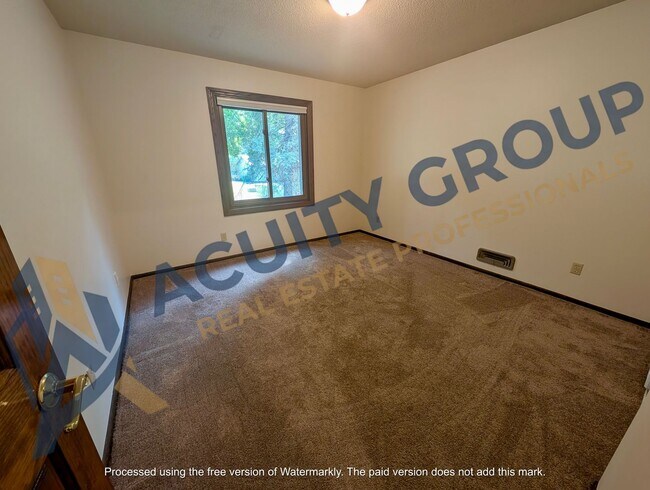 Building Photo - Elm Creek Park adjacent Large 2+BR House For Rent